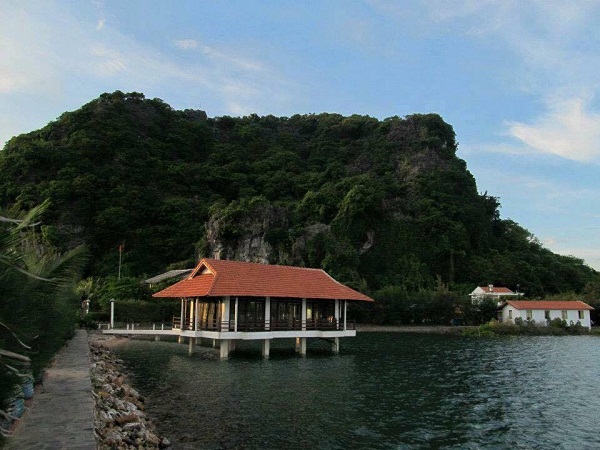 Công trình trái phép bức tử vịnh Bái Tử Long: UBND huyện Vân Đồn cầu cứu tỉnh