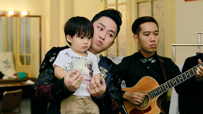 Tùng Dương lần đầu khoe con trai trước giới truyền thông - Hình 3