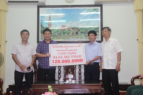 Hội đồng hương Hải Hậu tại Hà Nội tổ chức thăm, tặng quà các mẹ Việt Nam Anh hùng