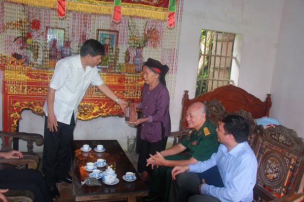 Hội đồng hương Hải Hậu tại Hà Nội tổ chức thăm, tặng quà các mẹ Việt Nam Anh hùng - Hình 8