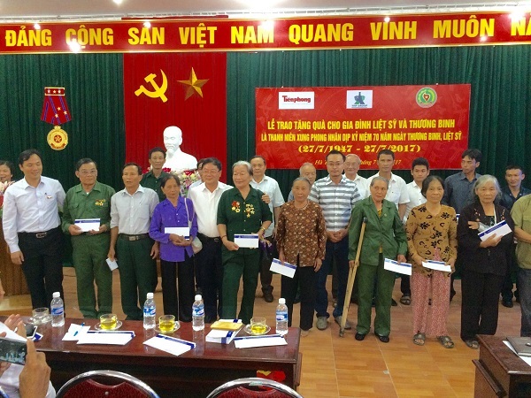 Tập đoàn Tân Hiệp Phát thăm và tặng quà các gia đình thương binh và liệt sỹ tại Nghệ An, Hà Tĩnh - Hình 1
