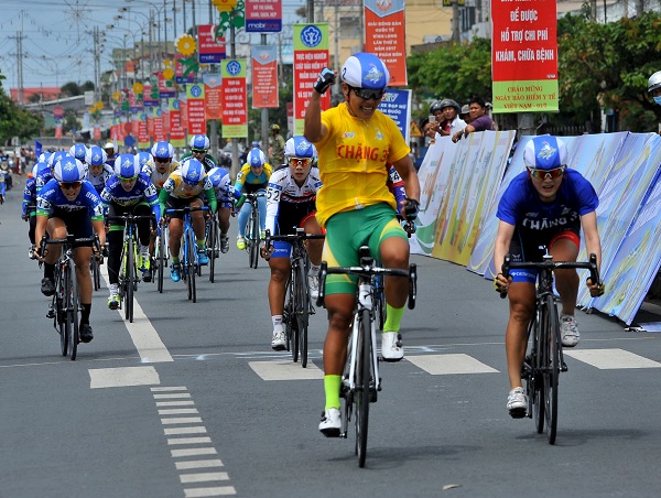 Nguyễn Thị Thật không có đối thủ ở giải đua xe đạp nữ An Giang do Tân Hiệp Phát tài trợ - Hình 1