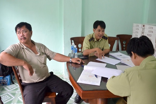 Bình Thuận: Bắt giữ gần 4000 gói thuốc lá nhập lậu - Hình 1