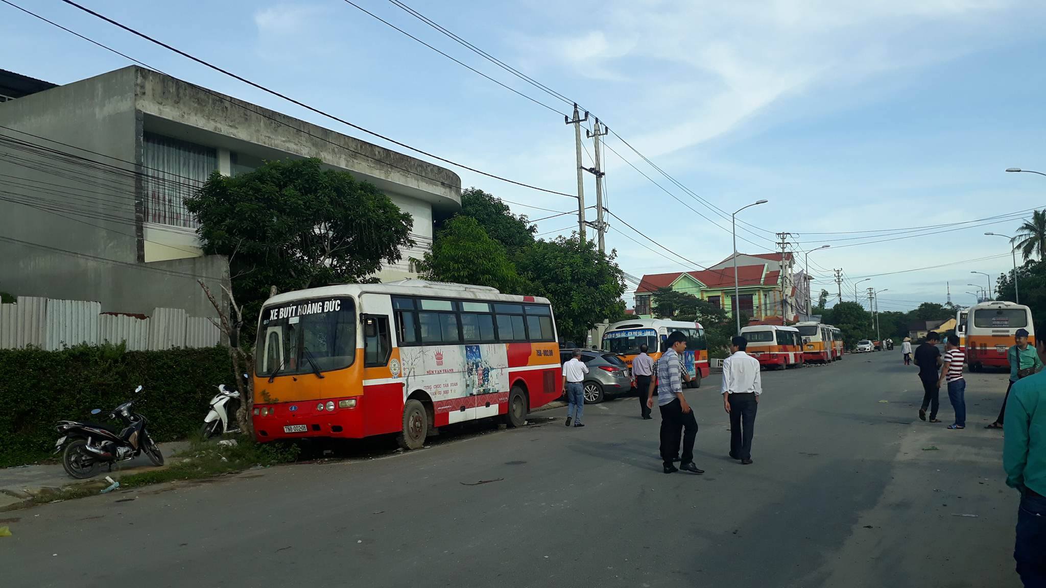 TP. Huế: Hàng chục tài xế, phụ xe buýt phản đối DN chậm trả lương, nợ bảo hiểm
