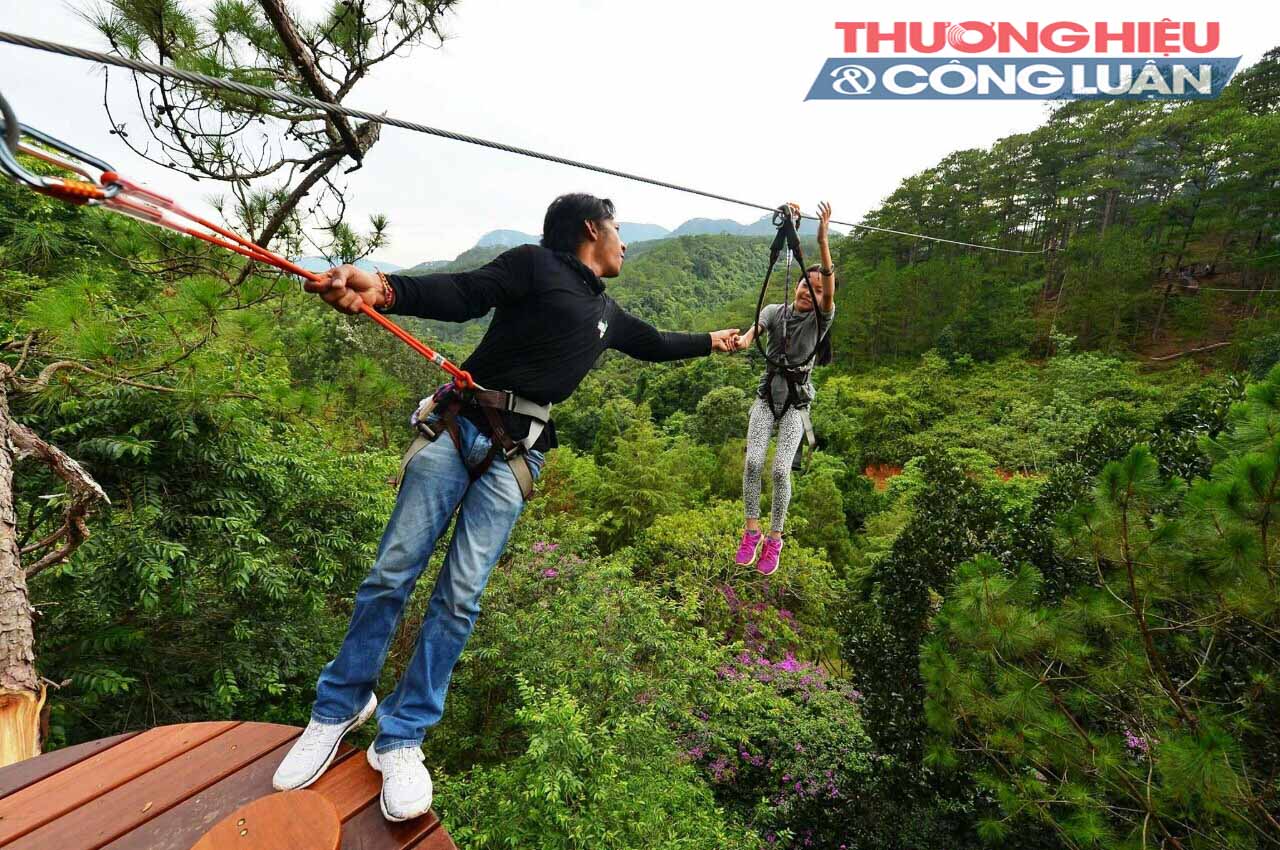 Lâm Đồng: Trao chứng nhận cho 10 đơn vị kinh doanh du lịch mạo hiểm