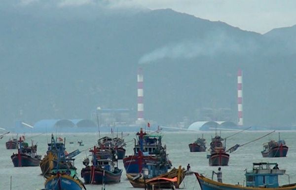 Vụ đổ 1 triệu m3 bùn xuống biển Bình Thuận: Bộ Công thương tạm đình chỉ 1 cán bộ - Hình 1