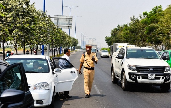 Vẫn xử lý vi phạm đối với chủ xe không có giấy đăng ký xe bản chính