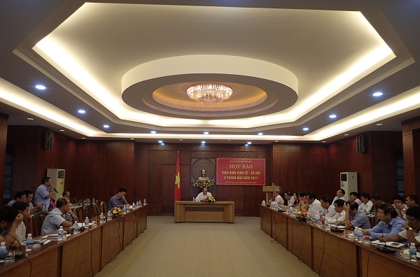 Khánh Hòa: Tăng trưởng cao, du lịch nóng, giao thông ùn tắc