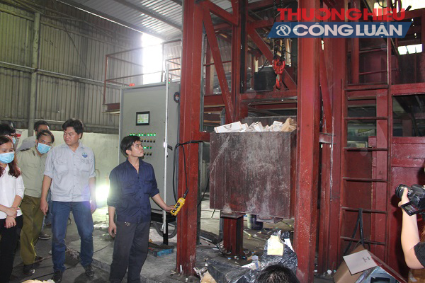 TP. HCM: Tiêu huỷ hàng hoá trị giá 380 triệu đồng