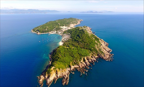 Tiềm năng du lịch biển nhìn từ quyết định đầu tư vào hòn đảo chưa có điện của tập đoàn FLC