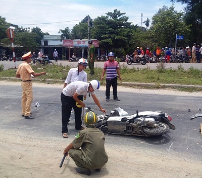 Huế: Va chạm với xe chở đất, một phụ nữ tử vong
