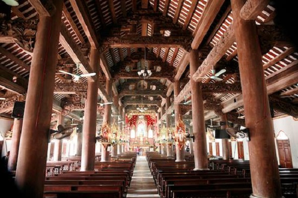 Nhà thờ 130 năm tuổi ở Nam Định bốc cháy dữ dội trong đêm - Hình 4