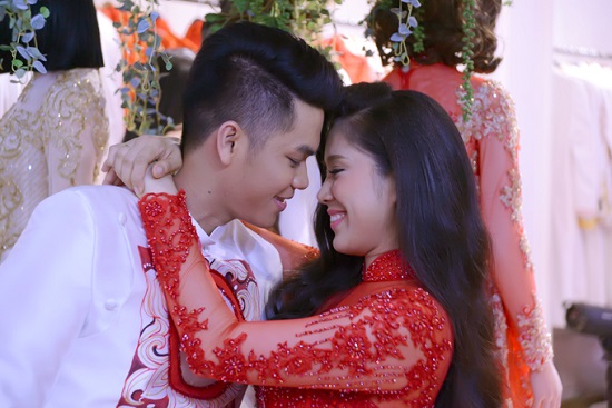 Lê Phương cùng chồng trẻ hạnh phúc đi thử áo dài