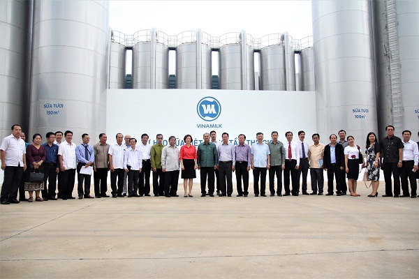 Đoàn đại biểu Lào thăm và làm việc tại nhà máy sữa của Vinamilk - Hình 3