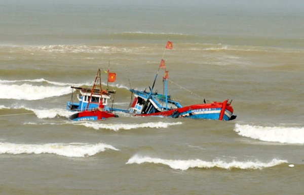 Bình Định: Tàu cá bị tông chìm, 1 ngư dân mất tích trên biển - Hình 1
