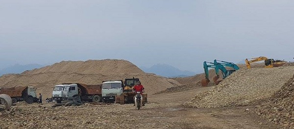 Công ty Đại Việt “núp bóng” nạo vét hồ Núi Cốc để khai thác khoáng sản? - Hình 1