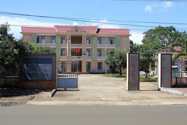 Gia Lai: Vay tiền không trả, Phó chủ tịch thị trấn bị kỷ luật