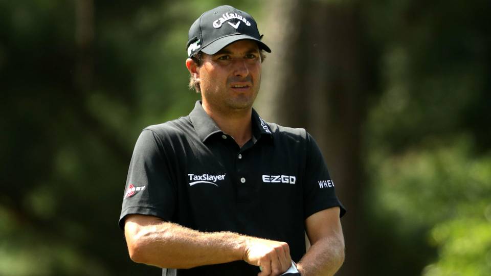 Kenvin Kisner chia sẻ vị trí dẫn đầu với Hideki Matsuyama