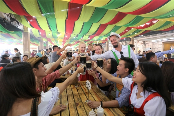 “Quẩy” cực chất với Lễ hội Bia tại Sun World Ba Na Hills 2017 - Hình 4