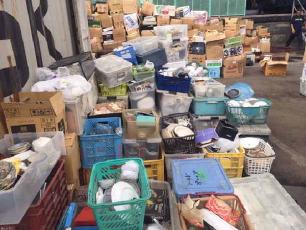 Phát hiện hai container chứa hàng cấm nhập khẩu