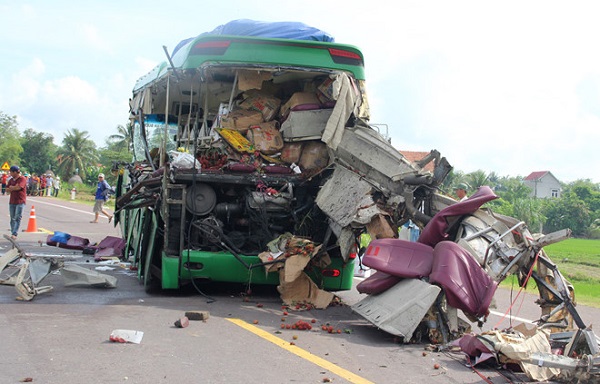 Tai nạn thảm khốc ở Bình Định: Phó Thủ tướng yêu cầu làm rõ nguyên nhân - Hình 1