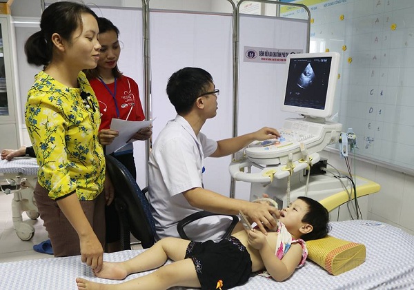 Phú Thọ: Gần 2.000 trẻ em được khám sàng lọc bệnh tim bẩm sinh miễn phí - Hình 2