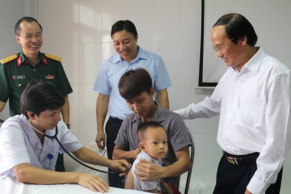 Phú Thọ: Gần 2.000 trẻ em được khám sàng lọc bệnh tim bẩm sinh miễn phí - Hình 1