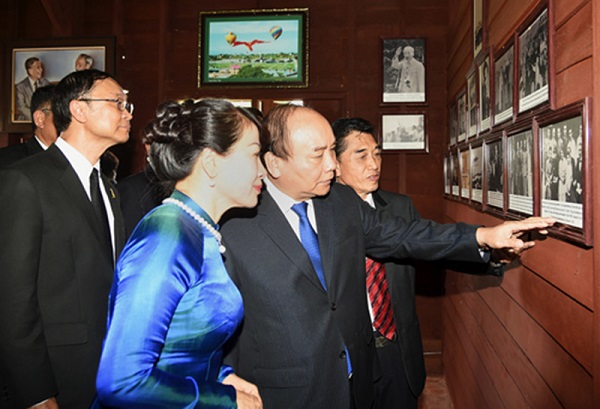 Thủ tướng Nguyễn Xuân Phúc dâng hương tưởng nhớ Bác Hồ tại Thái Lan - Hình 1