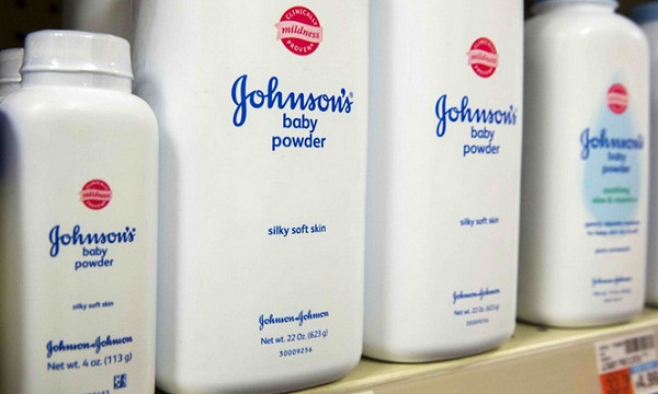 Phấn rôm gây ung thư buồng trứng và những bê bối về chất lượng SP của Johnson & Johnson