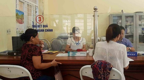 Vụ hành dân khi xin giấy chứng tử: “Sa thải” một nhân viên bộ phận một cửa