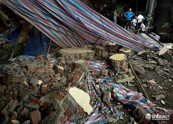 Hà Nội: Sập tường tầng 3 trường tiểu học, nhiều người may mắn thoát nạn - Hình 2