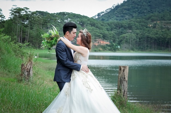 Chồng cũ Phi Thanh Vân khoe ảnh cưới với người vợ thứ 3 - Hình 3