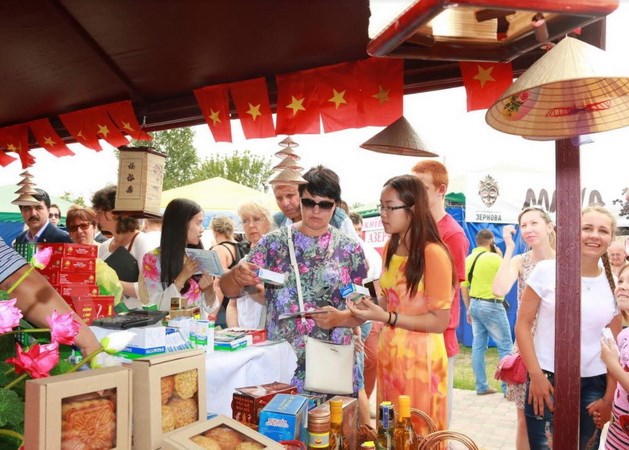 Gian hàng Việt Nam “hút khách” tại Hội chợ lớn nhất Ukraine - Hình 1