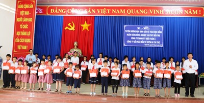 Agribank Bến Tre tặng học bổng tại huyện Thạnh Phú - Hình 1
