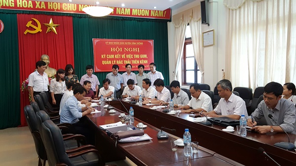 Vĩnh Phúc: 16 xã huyện Vĩnh Tường ký cam kết thu gom, quản lý rác thải trên hệ thống kênh