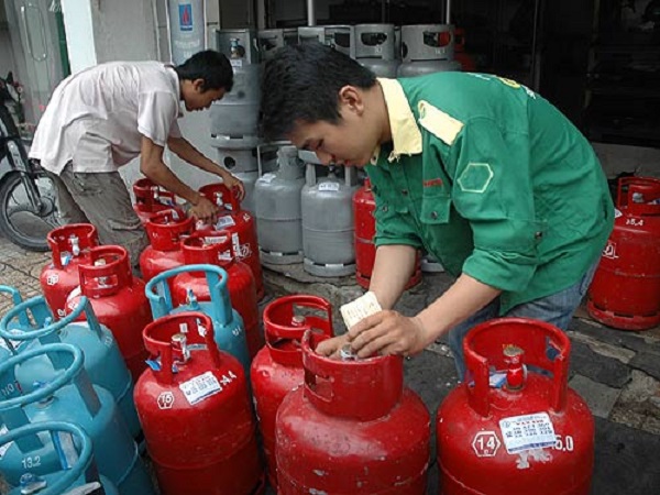 Hôm nay, giá gas tăng thêm 16.000 đồng/bình 12kg