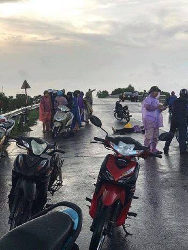 Hải Dương: Đang đi xe máy, một phụ nữ bị sét đánh tử vong - Hình 1