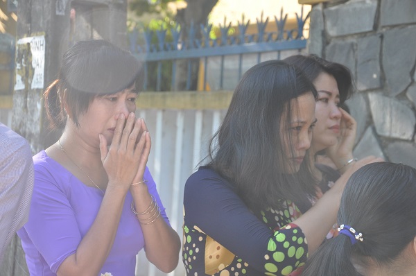 Quảng Nam: Khóc tiễn đưa cô giáo trẻ trong ngày lễ khai giảng