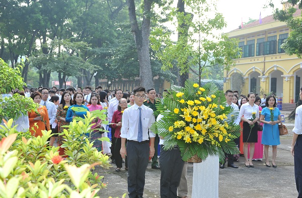 Trường THPT Chu Văn An: “Rộn ràng” ngày tựu trường - Hình 7