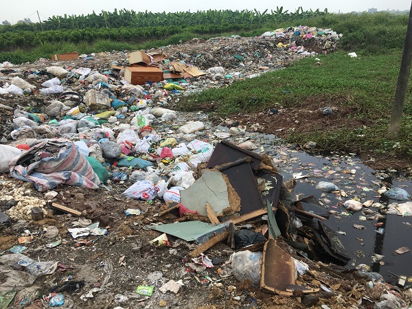 Xã Yên Hòa (Yên Mỹ, Hưng Yên): Hàng trăm hộ dân “sống chung” với rác - Hình 1