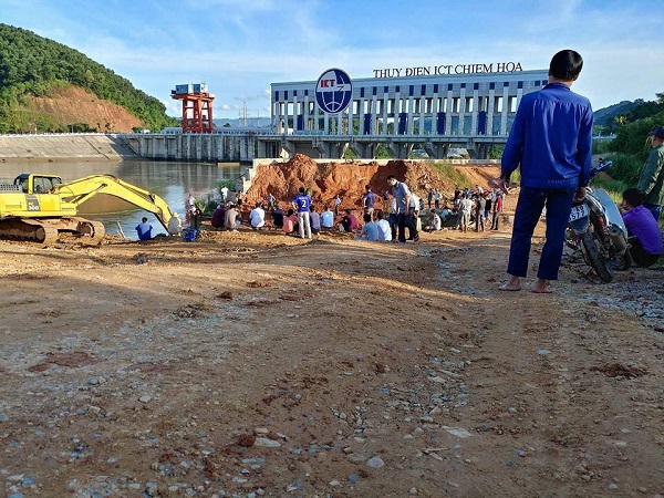 Tuyên Quang: Sập cầu đang thi công, 3 người mất tích - Hình 1