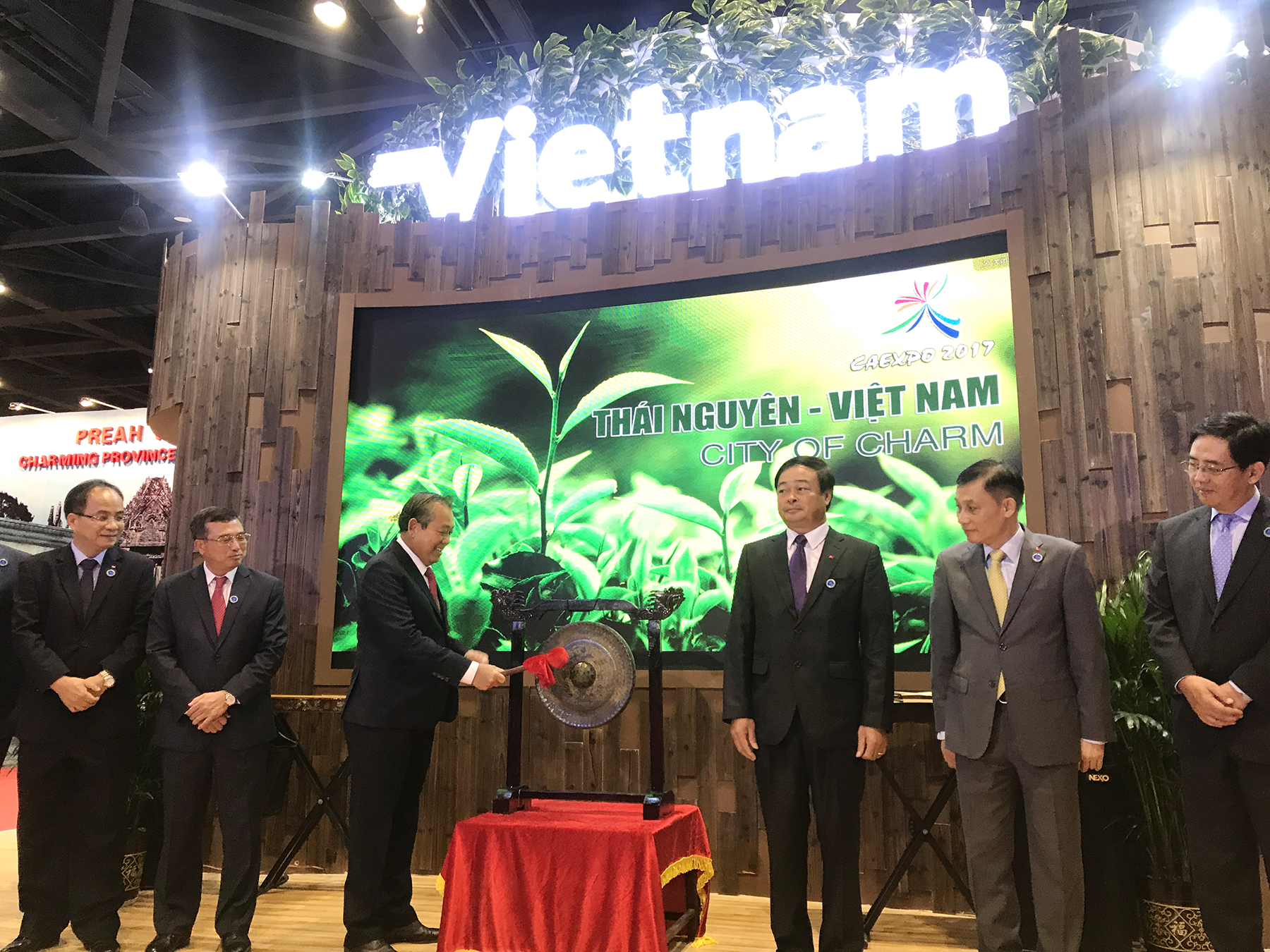 Khai trương Khu gian hàng Việt Nam tại Hội chợ Trung Quốc – ASEAN lần thứ 14 - Hình 1
