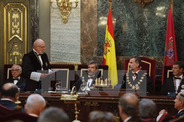 Tây Ban Nha đình chỉ đạo luật của Catalonia về trưng cầu dân ý - Hình 1