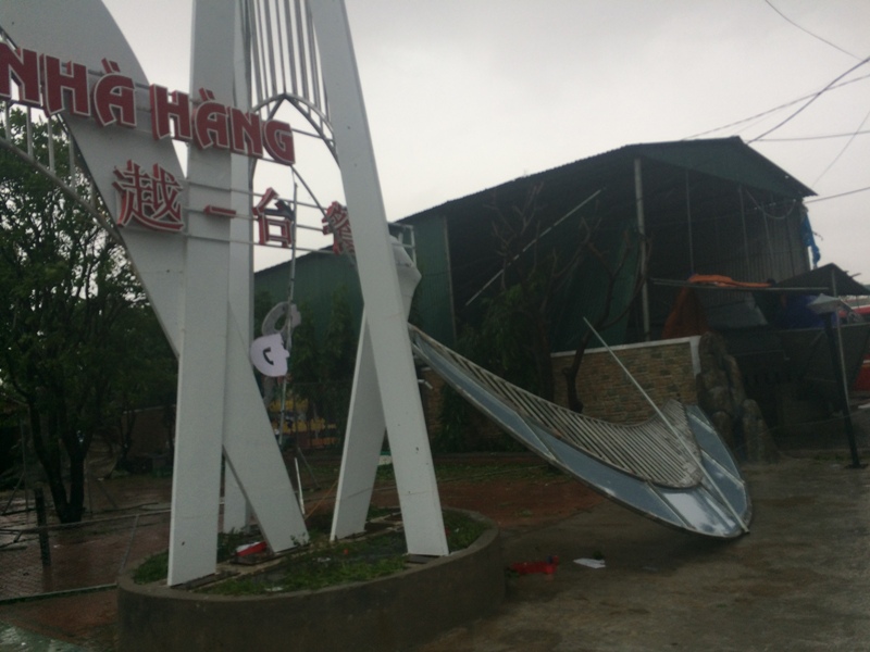 Hà Tĩnh, Quảng Bình, Nghệ An: Thiệt hại lớn do bão số 10 - Hình 1