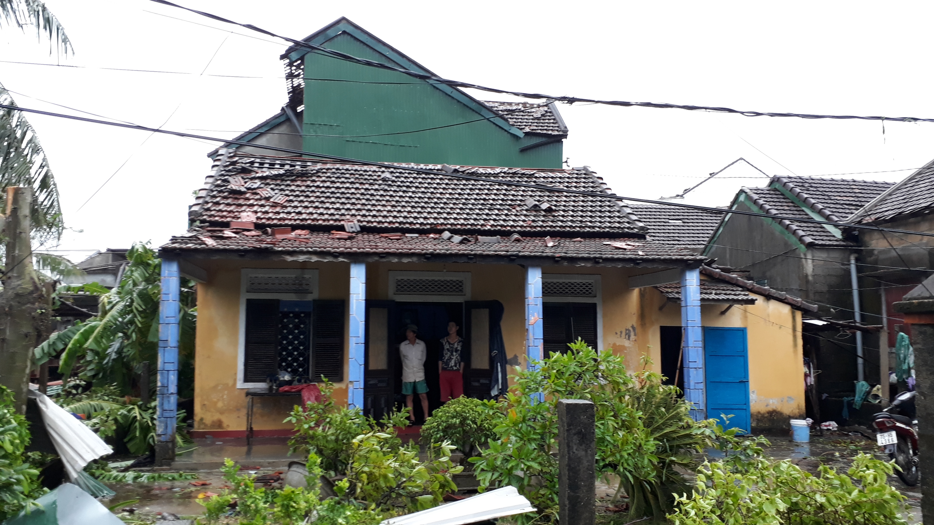 Huế: Hơn 100 nhà dân bị tốc mái vì gió lốc