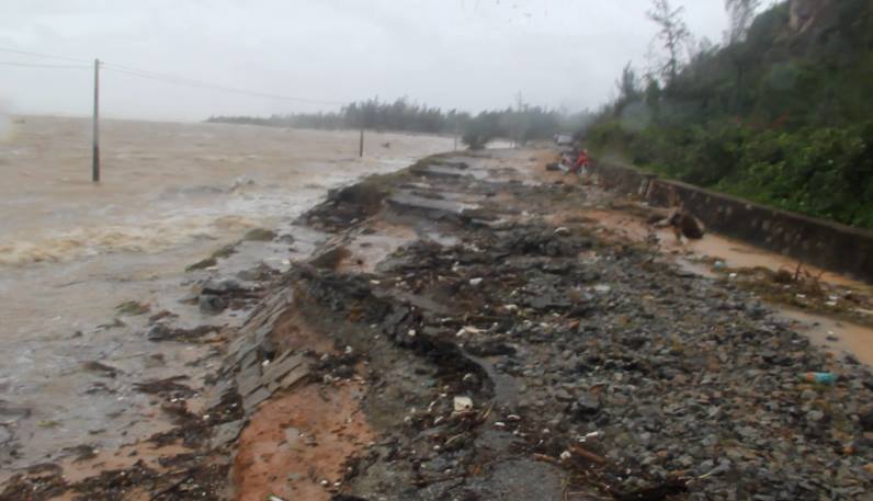 Hà Tĩnh, Quảng Bình, Nghệ An: Thiệt hại lớn do bão số 10 - Hình 5