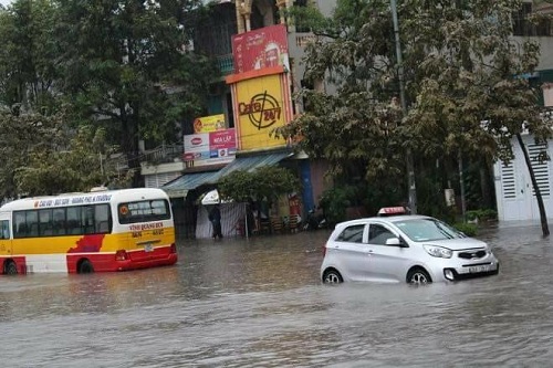 Thanh Hóa: Ảnh hưởng của bão số 10, mưa lớn gây thiệt hại nặng nề - Hình 2