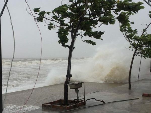 Các tỉnh miền Trung “gồng mình” gánh chịu sức tàn phá của bão số 10