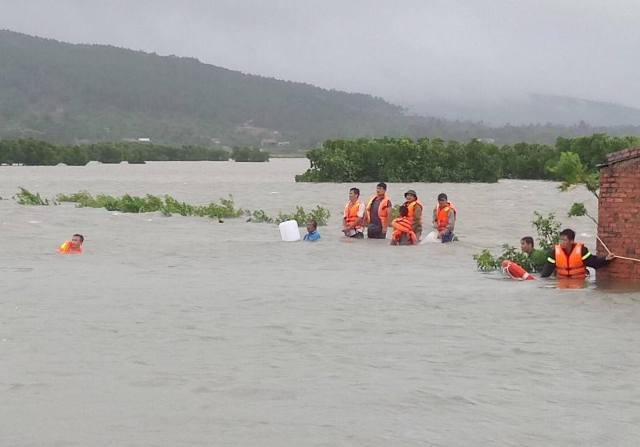 Thanh Hóa: Ảnh hưởng của bão số 10, mưa lớn gây thiệt hại nặng nề - Hình 1