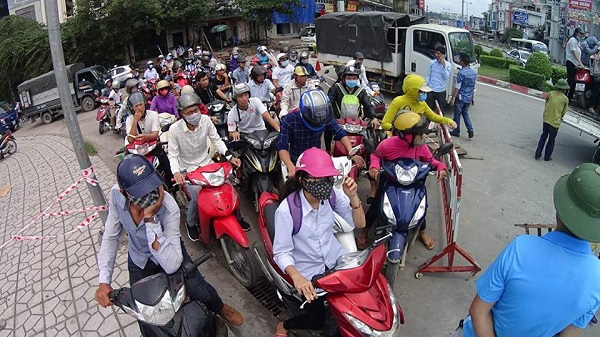 Quảng Ninh: Ảnh hưởng của bão số 10, cấm xe máy lưu thông qua cầu Bãi Cháy - Hình 3